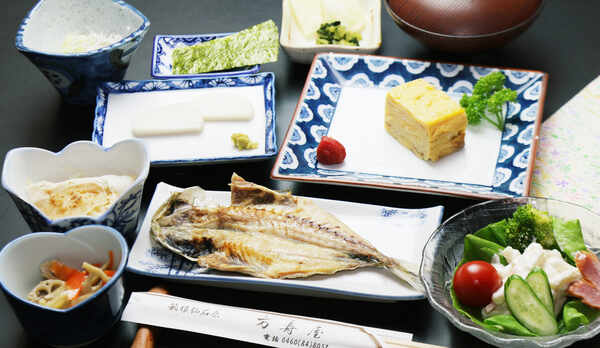 朝食◆一汁三菜の朝ご飯は、食卓の原点。当館では、しっかり朝食をとりたい方にピッタリ！一汁六品程を用意