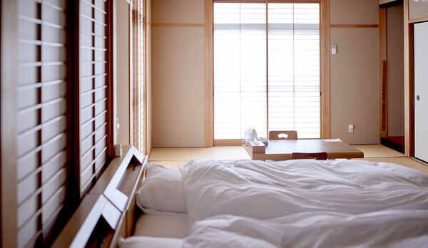 ・ベッド&times;畳の和洋室もご用意しております。