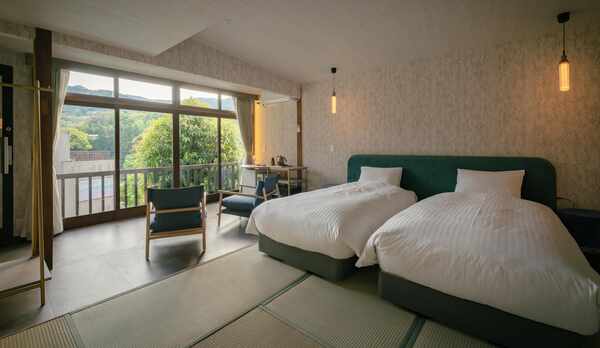 【高台の部屋】5つの母屋のうち、坂の一番上にあるお部屋です。森の風で羽を伸ばしてください