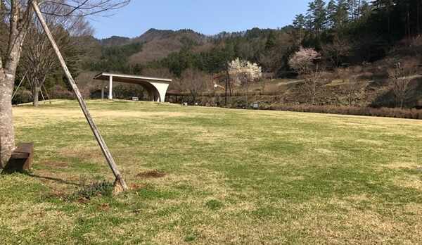 【芝生広場】コテージから徒歩３分