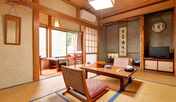 *和室6畳（客室一例）/本館・新館と山側・川側の眺望は宿のおまかせで