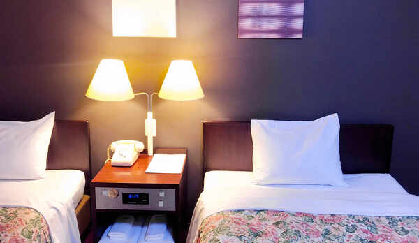 ・【ツインルーム】就寝前の読書の手元を明るく照らすライト