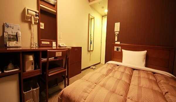 ビジネスから観光まで。幅広くご利用いただけるシングルルームでございます。