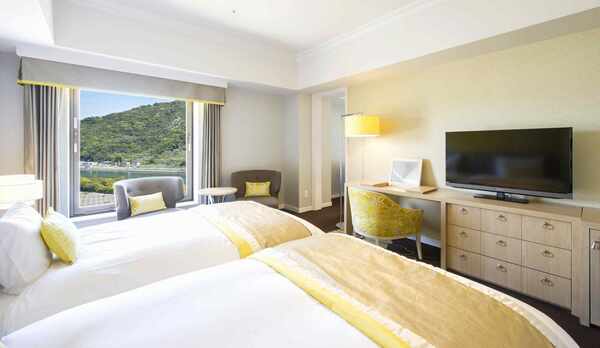 《プレミアム　ステーションビューフォース》