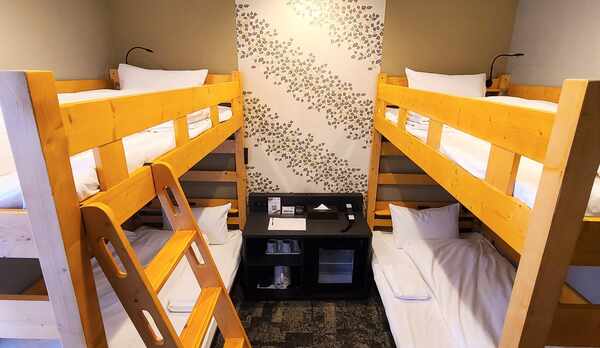 BUNK BED ROOM 20平米◎2段ベッド&times;2台・2019年新装客室。グループ宿泊に最適♪