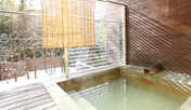 【ざぜんそう】朝日を浴びながら入る客室露天風呂。白濁のお湯を心ゆくまでたっぷりと。