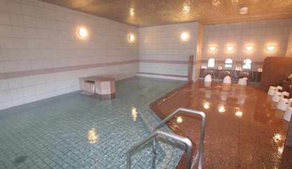 ひろびろ湯船の内風呂でゆたっり温泉を満喫