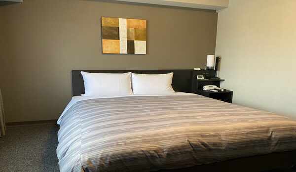 ★＜セミダブルルーム＞14平米　ベッド幅140センチ