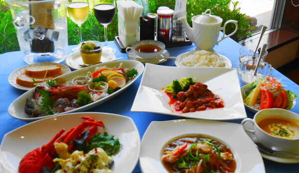 伊勢海老魚肉の３種を二人でシェアするプランです