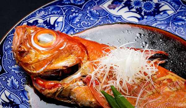 伊豆七島産金目鯛の煮付け