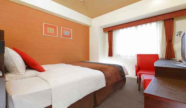 スタンダードダブル【15㎡／ベッド幅140cm】