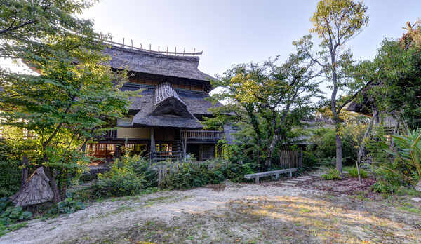 *【離れ（健部の郷の宮処）】古代の宮殿をイメージした高床式の建物。特別な休日にぜひご利用下さい。