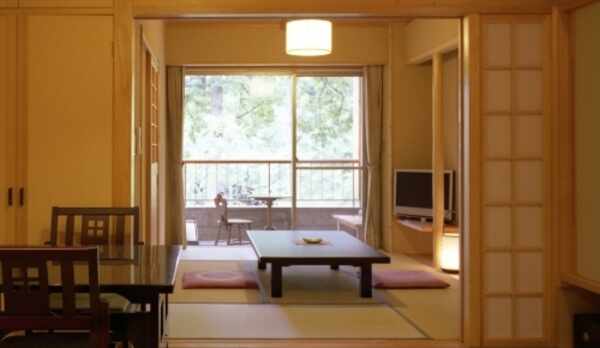 「6畳＋6畳」の一例。お部屋は襖で仕切れますので、お子様が寝てしまったあとも大人の時間を過ごせます。