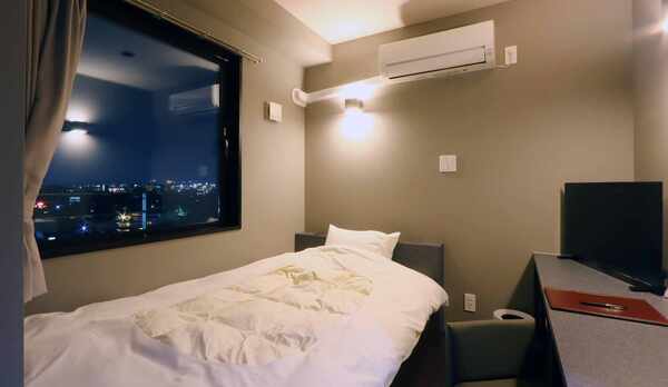 【セミダブルルーム】夜景も綺麗な高層階ルームもございます