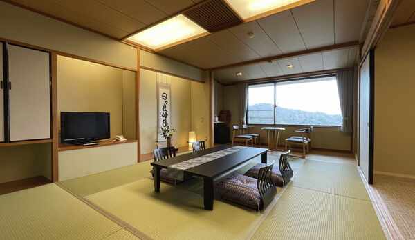 *【2022年改装■光琳】畳の香り漂う落ち着いた佇まいの和室。テーブルは椅子席としてもご用意可能。