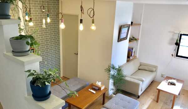 階段から覗くリビング