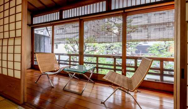 【2階広縁】ゆっくりと中庭を眺めながら寛げます