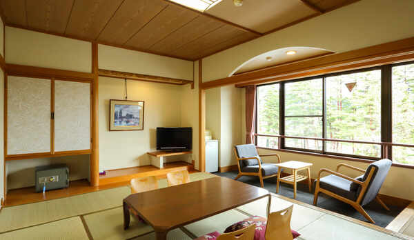 ・【和室10畳】バス・トイレ付　カップルやファミリーでゆっくりとお寛ぎください