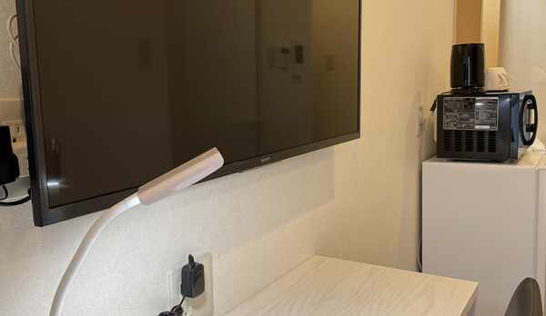 テレビ、デスク