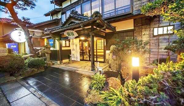 *大正末期創業。古きモノと新しいモノとが融合したモダンな空間。素朴な田舎の宿を満喫して下さい。