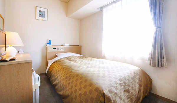 シングルルーム ベッド幅105cm ビジネスにも観光にも便利なリラックスルーム♪