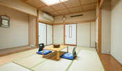 *【和室一例】のんびりお寛ぎいただけます。お布団はセルフサービスです。