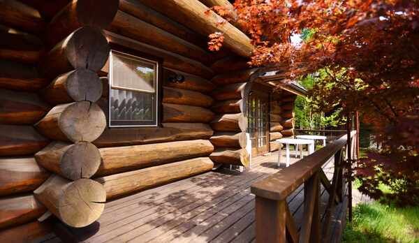 極太丸太を使用した本格的カナディアンログハウス