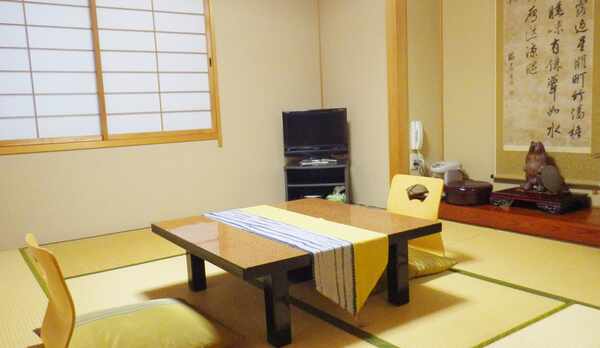 *【部屋】和室６〜８畳のお部屋でございます。ゆったりとお寛ぎください。