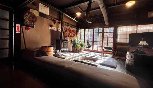 囲炉裏の間を貸切でご利用いただける囲炉裏の間タイプ 