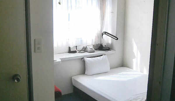 客室例：シングルルームは全てセミダブルベッド②