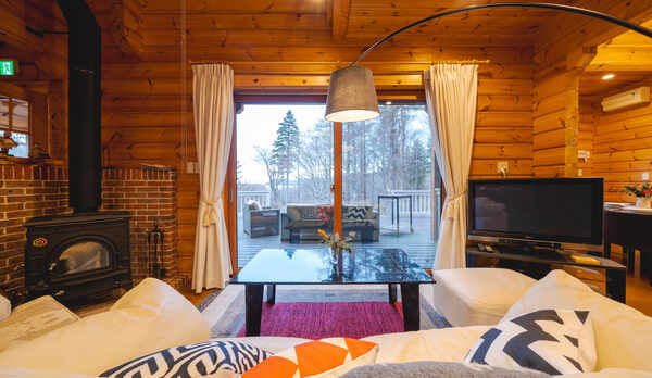 フィンランド産の木材を使用したリビング①