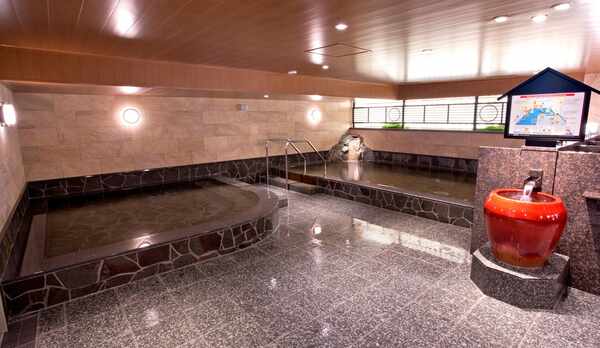 八百治の湯　女性　かけ湯