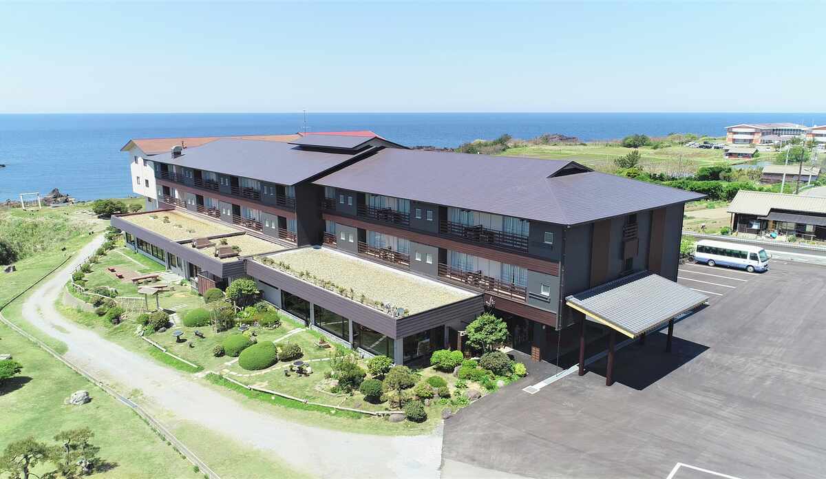 SADO RESORT HOTEL AZUMA 料金比較・宿泊予約 - 価格.com