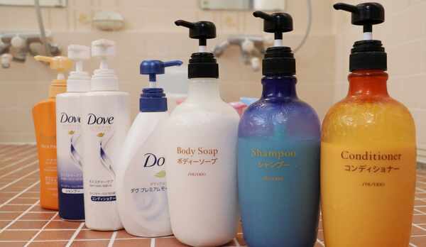 浴室には色々なシャンプーやコンディショナーなどをご用意してあります！