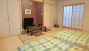 ・（101号室）畳のお部屋でゆったりくつろげる10畳の和室