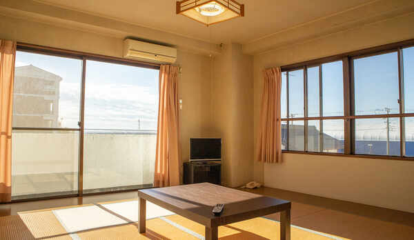 *【和室/本館3〜4階】最大5名でご宿泊できる和室。団体や家族で団らんのひと時をお過ごしください。