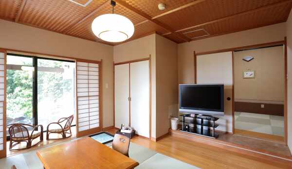 二間続きの和室のお部屋（室内）