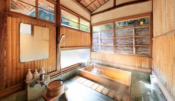 客室：山荘（風呂）