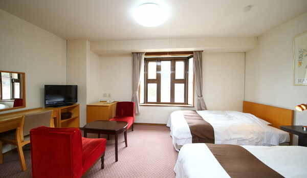 西館洋室ツイン〜眺望：裏山〜