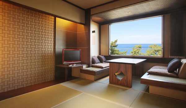 【松庵モダン】鳩山荘松庵の伝統的客室にモダンが融合したお部屋でごゆっくりとお過ごしください。