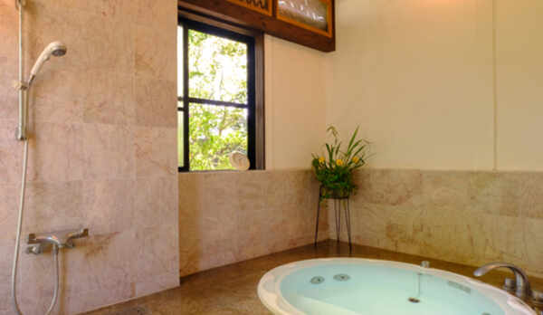 ポール・シェリーのオイルが入ったアロマバス