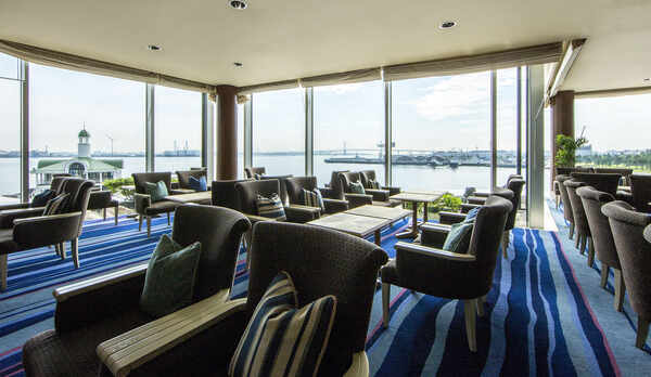 ラウンジ＆バー「マリンブルー」