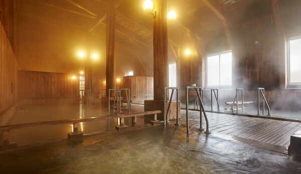 【大浴場】浴槽の種類も豊富で体調に合わせて使用できます。