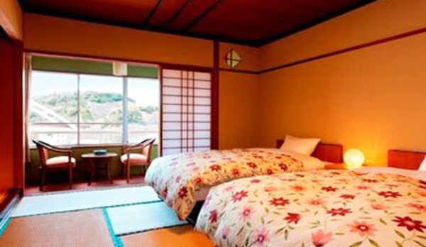 オーシャンビュー♪和室にセミダブルベッドが2台あるツインタイプのお部屋です