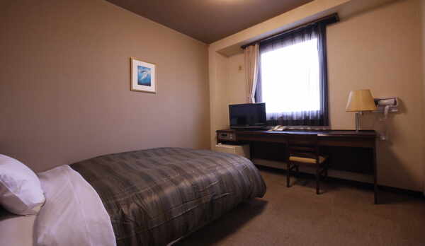 シングルルーム　ベッドサイズ　１４０㎝&times;１９６㎝ ★WOWOW無料視聴できます★