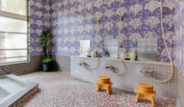 *男性風呂／夜は２４時まで、朝は４時からお入りいただけます。