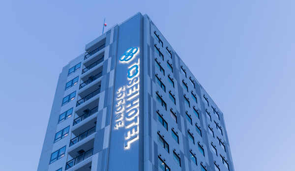 JR御徒町駅より見えるこの看板が目印です