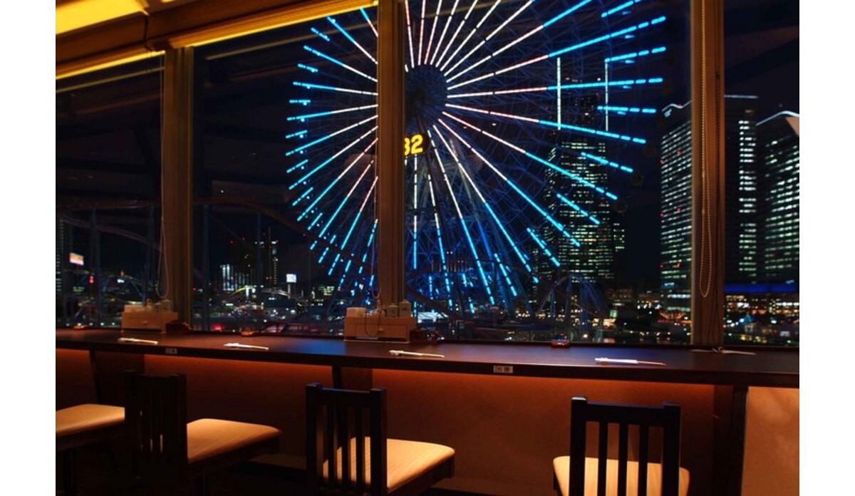 【展望レストラン「万葉庵」】みなとみらいの景色を眺めながら、ゆったりとお過ごしください。