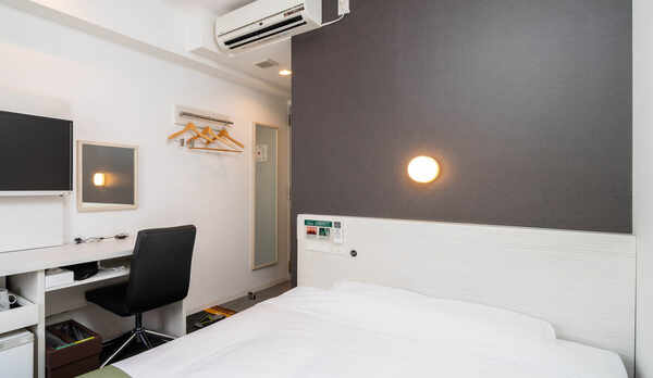 ダブルルーム☆眠りを追求した150㎝幅のワイドベッドと適度な硬さのマットでぐっすり