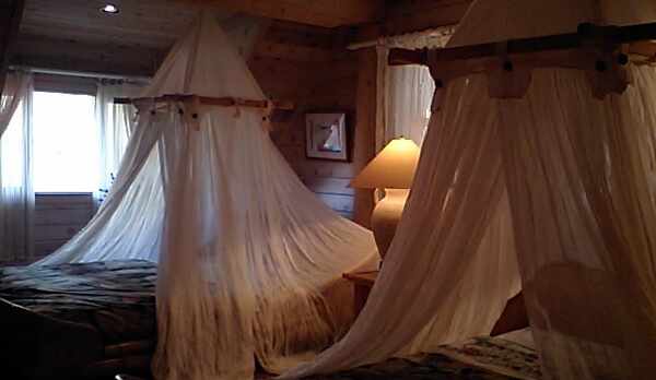 デラックスログハウス寝室